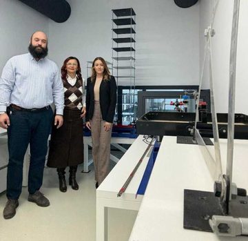 Представницима Одсјека за послове цивилне заштите и ПТВСЈ Града Бања Лука,представљена вибро платформа за симулацију земљотреса